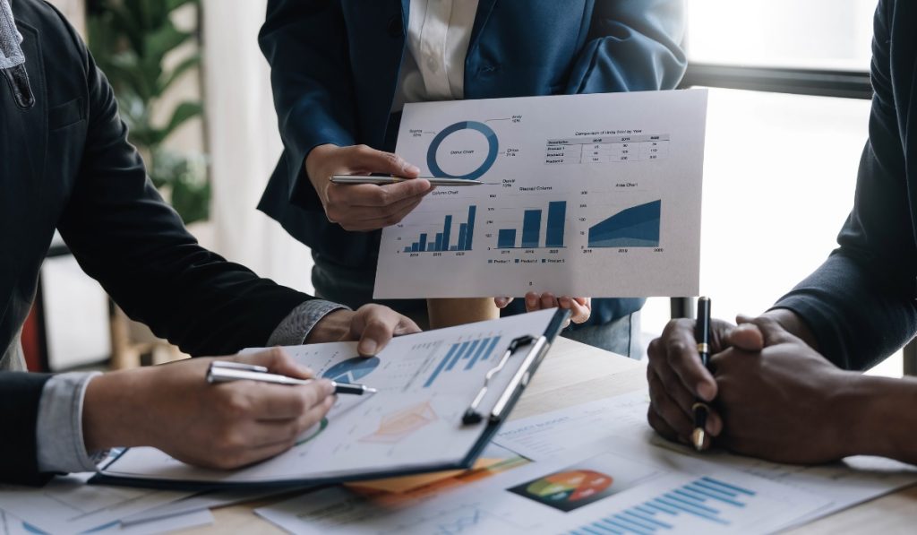 Analyzing financial reports and compliance metrics